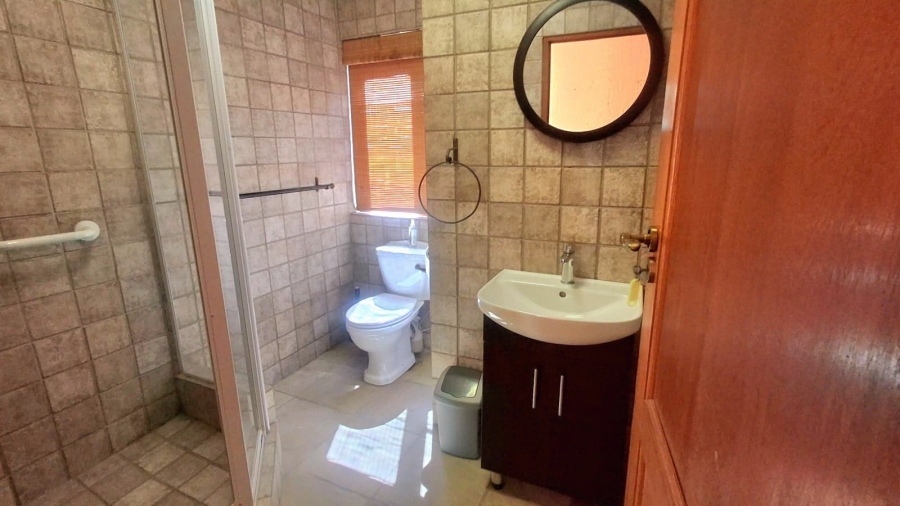 4 Bedroom Property for Sale in Boschenvaal River Front Lodges Free State